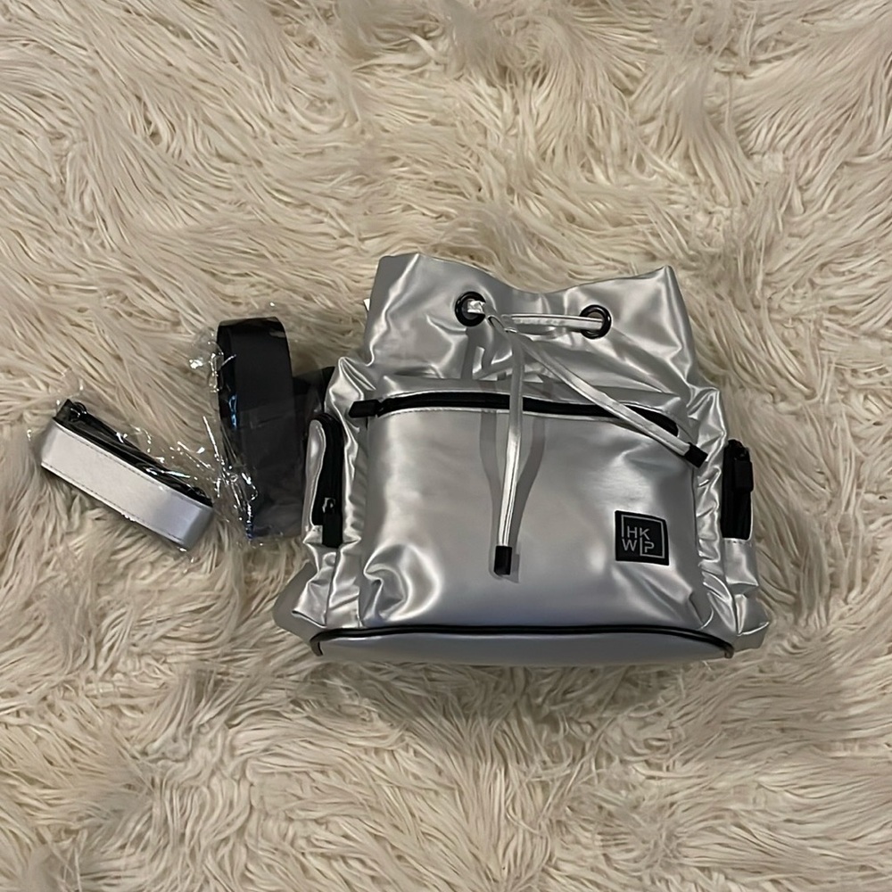 IHKWIP The Bucket Bag Silver Metallic